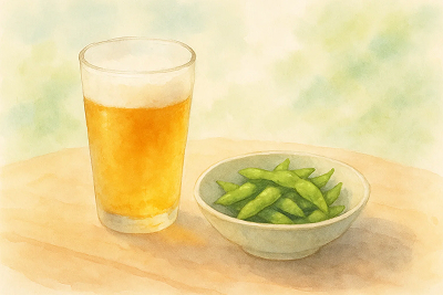 夏のおつまみの定番、枝豆と冷えたビール